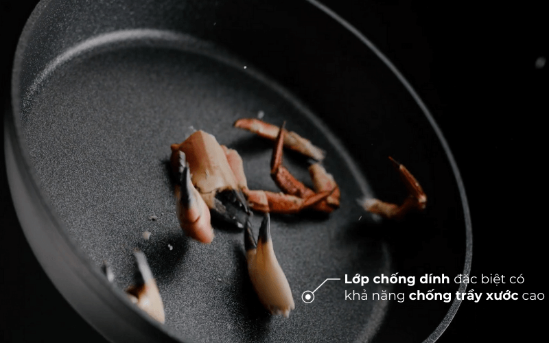 Chảo Fissler Adamant Classic 28cm kèm xẻng made in Germany (màu đen)