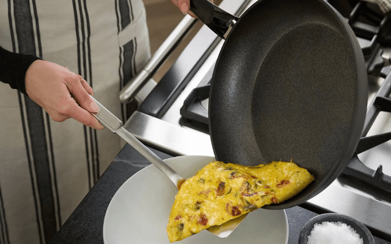 Chảo Fissler Adamant Classic 28cm kèm xẻng made in Germany (màu đen)