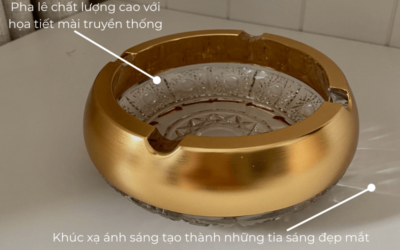 Chất liệu pha lê của gạt tàn pha lê khảm vàng Arcade