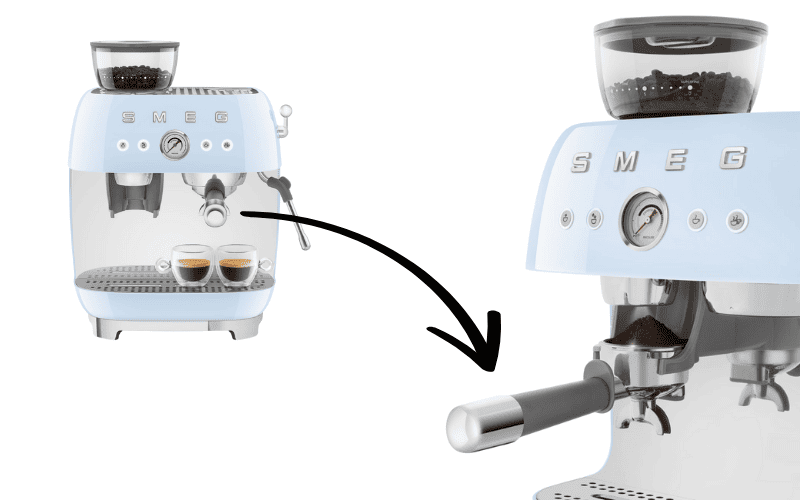 Cận cảnh tay pha chuyên nghiệp của máy pha cà phê espresso SMEG EGF03