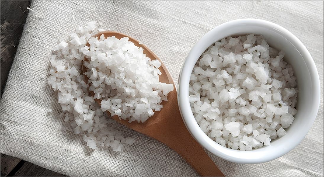 Muối hột sẽ giữ trọn vẹn kết cấu tinh thể tự nhiên nên có năng lượng thanh tẩy mạnh hơn