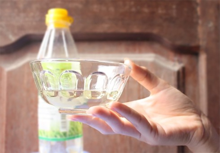 Dùng giấm để vệ sinh ấm siêu tốc