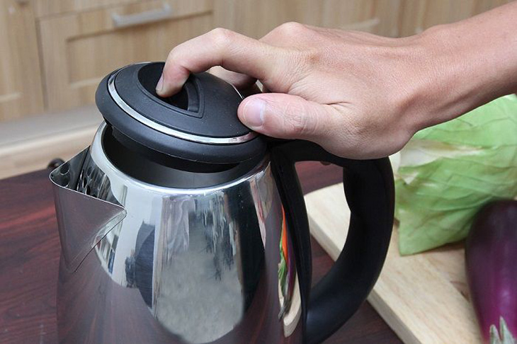 Những lỗi sử dụng tàn phá ấm siêu tốc kinh khủng