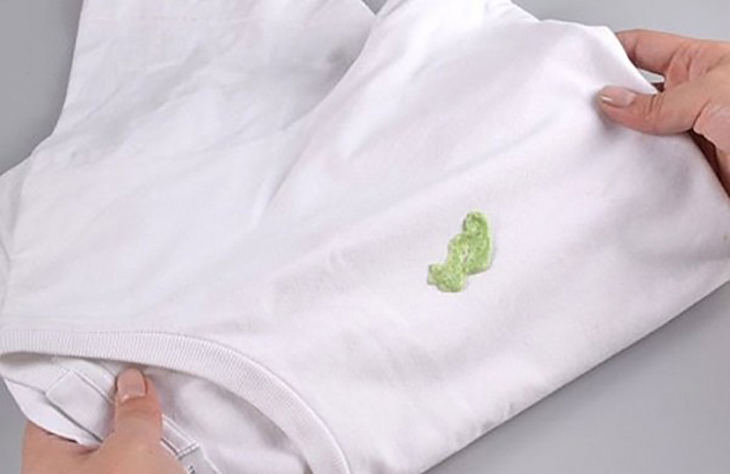 Sấy quần áo có các chi tiết keo, dầu mỡ