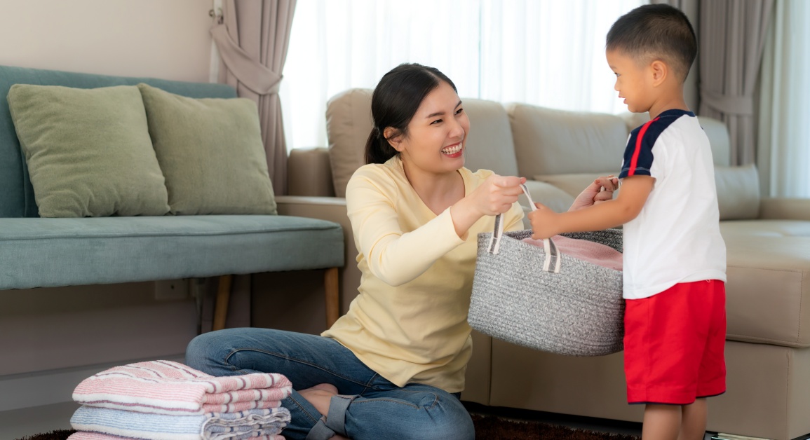 Bố mẹ hãy chia sẻ những công việc nhà với con