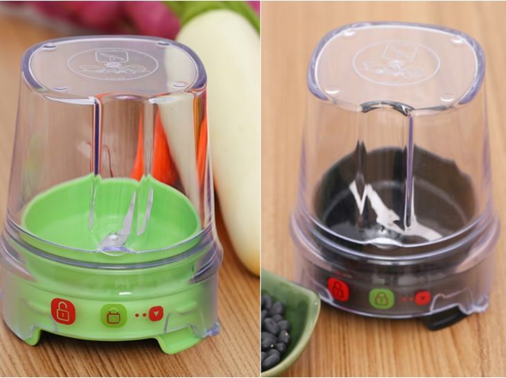 Máy xay sinh tố đi kèm 2 cối xoay nhỏ để xay thịt, xay hạt tiện lợi