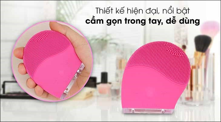 Máy rửa mặt và massage Halio Hot Pink có thiết kế nhỏ gọn vừa lòng bàn tay giúp người dùng cầm nắm thuận tiện hơn