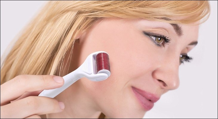 Lăn kim tại nhà giúp bạn tiết kiệm thời gian và chi phí, chủ động hơn trong quá trình chăm sóc da.