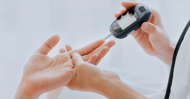 Để lựa chọn máy đo đường huyết tốt bạn nên lưu ý đến thời gian đo của máy
