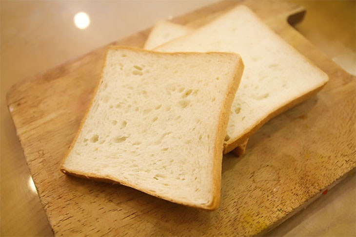 Bánh mì giúp tủ lạnh tránh được tình trạng ẩm mốc và khử mùi tủ lạnh hiệu quả