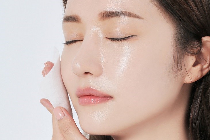 Máy massage cầm tay phục hồi da và đem lại da căng bóng, hồng hào