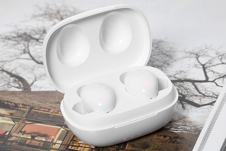 Tai nghe Bluetooth True Wireless Mozard TS11 mini với thiết kế nhỏ gọn cùng gam màu trắng sang trọng phù hợp làm quà