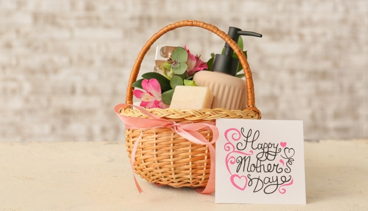 Tặng mỹ phẩm cho mẹ