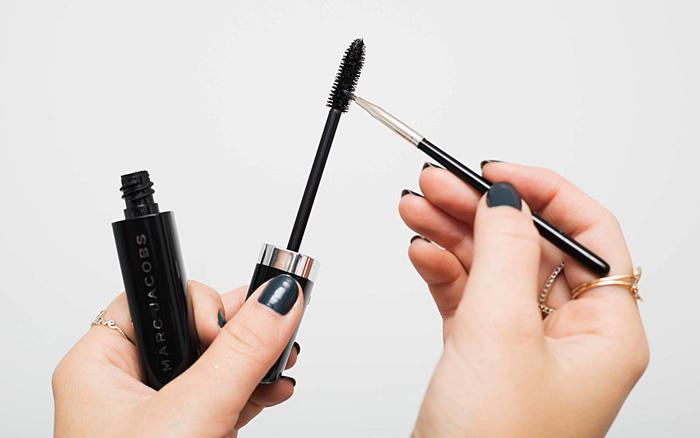 Mascara cũng có thể dùng kẻ mắt