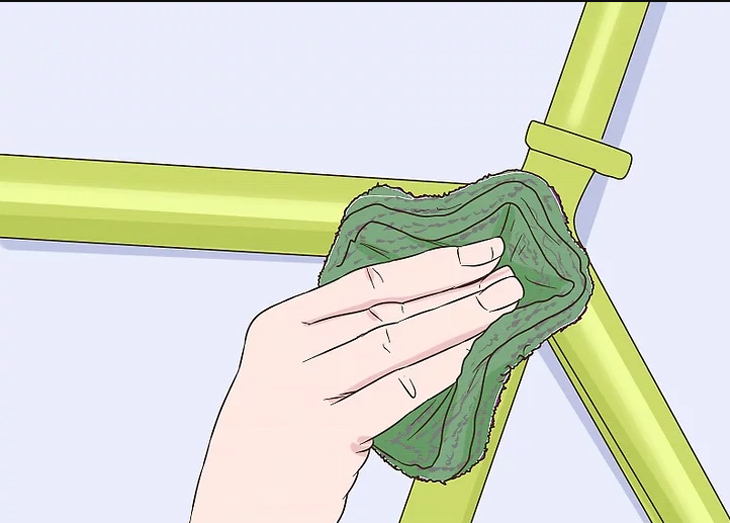 Dùng miếng cọ rửa để chà muối nở
