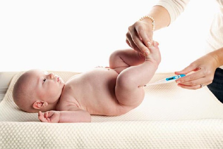 ưu và nhược điểm đo nhiệt độ cho trẻ tại hậu môn