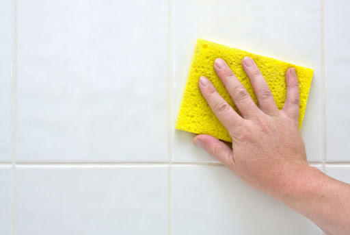 Làm sạch đường viền gạch