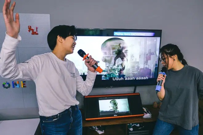 Khoảng cách giữa tay micro và đầu thu