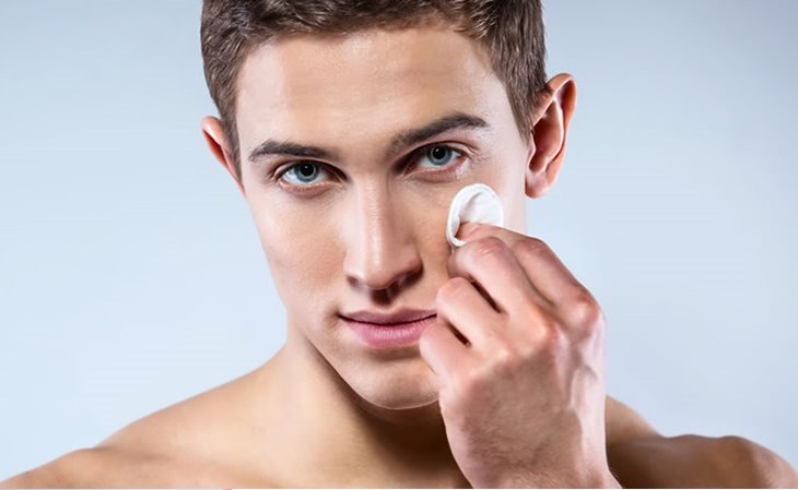 Nước hoa hồng giúp ngăn ngừa tình trạng kích ứng, mẫn đỏ sau khi cạo râu