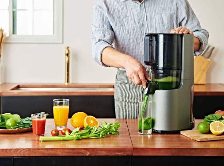 Nên sơ chế nguyên liệu trước khi ép để có được chất lượng nước ép ngon hơn.