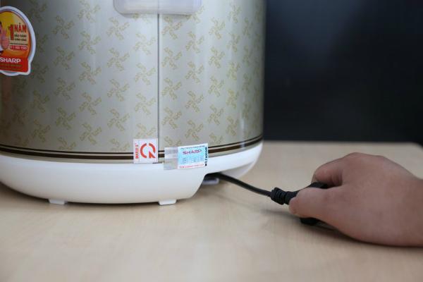 Không nên rút phích cắm sau khi đã nấu xong