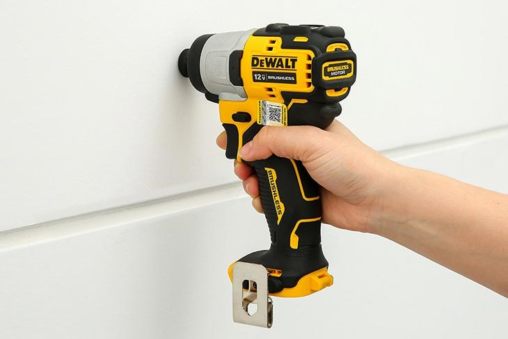 Bạn nên kiểm tra máy vặn vít pin Dewalt DCF801N-KR 12V (không kèm pin, sạc) trước khi sử dụng để đảm bảo an yoàn