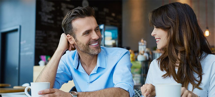 Giao tiếp bằng mắt với người khác