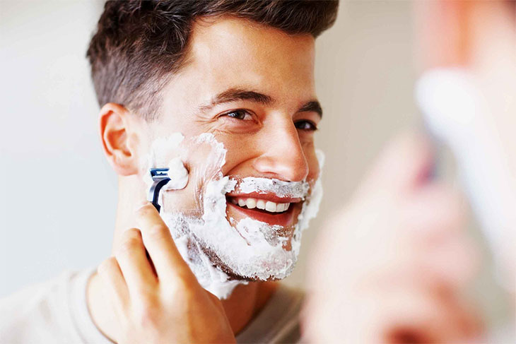 Râu và tóc nên được cắt tỉa gọn gàng
