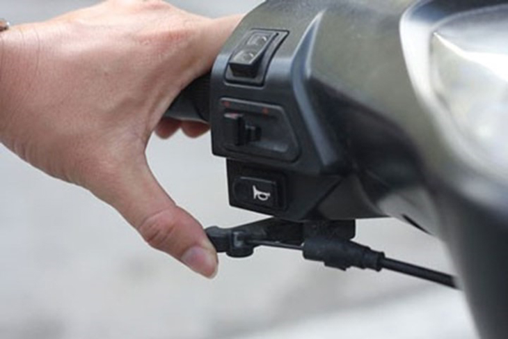 Khởi động xe 1-2 phút trước khi di chuyển