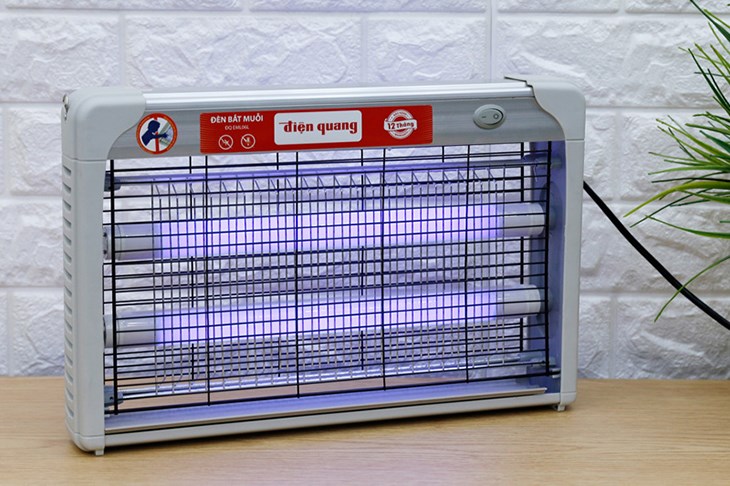 Đèn bắt muỗi Điện Quang ĐQ EML06L sử dụng 2 đèn Led dạng tuýp phát ánh sáng dịu nhẹ, thu hút muỗi hiệu quả