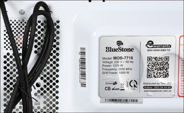 Bạn có thể xem thông tin về lò vi sóng có nướng BlueStone MOB-7716 20 lít được dán ở mặt sau sản phẩm