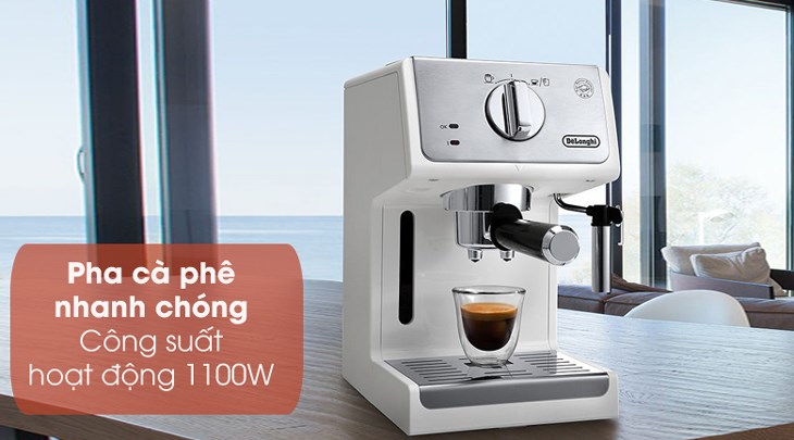 Máy pha cà phê Delonghi ECP33.21.W hoạt động với công suất 1100W, mang đến những ly cà phê thơm ngon, nóng hổi mà không tốn nhiều thời gian chờ đợi