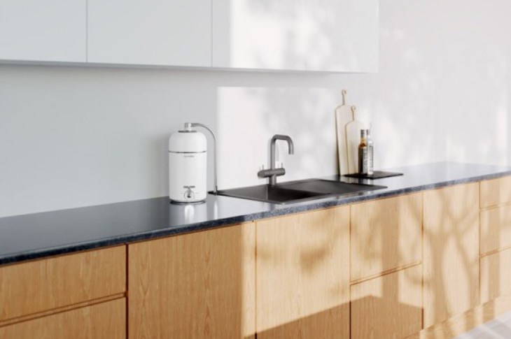 Máy lọc nước UF Stiebel Eltron Fountain 7S 1 lõi có kiểu dáng nhỏ gọn, thuận tiện đặt trên bàn