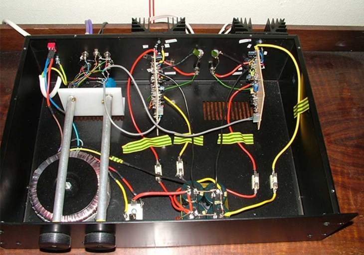 Cấu tạo bên trong của Amply bán dẫn mạch Class AB