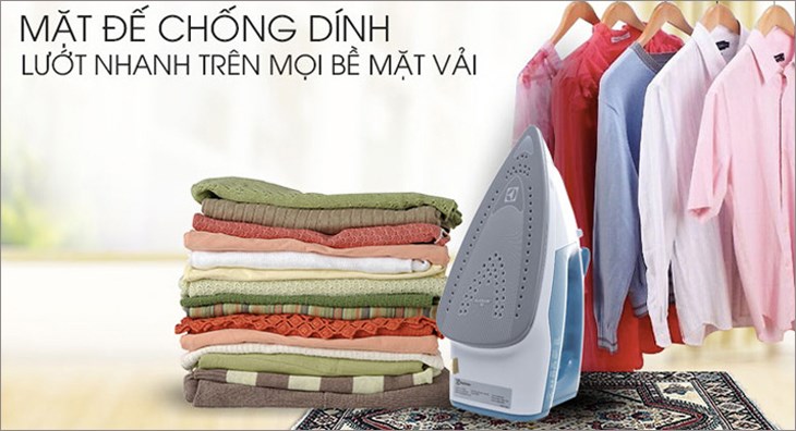 Bàn ủi hơi nước Electrolux ESI5126 1800W sử dụng mặt đế Glissium chống trầy xước, chống dính nên có thể lướt êm trên mọi chất liệu vải