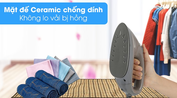 Bàn ủi hơi nước đứng Kangaroo có đế được làm bằng Ceramic chống dính hiệu quả