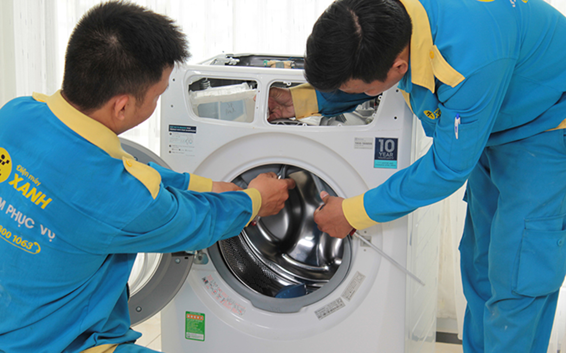 Quy trình tháo lồng máy giặt cửa ngang đòi hỏi kỹ thuật viên chuyên nghiệp