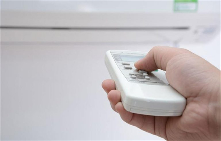 Tắt công tắc điện của máy điều hòa