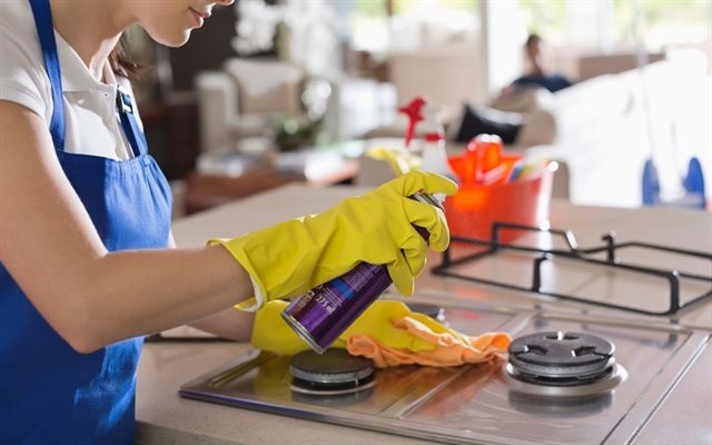 Việc vệ sinh bếp ga hồng ngoại khá tốn thời gian