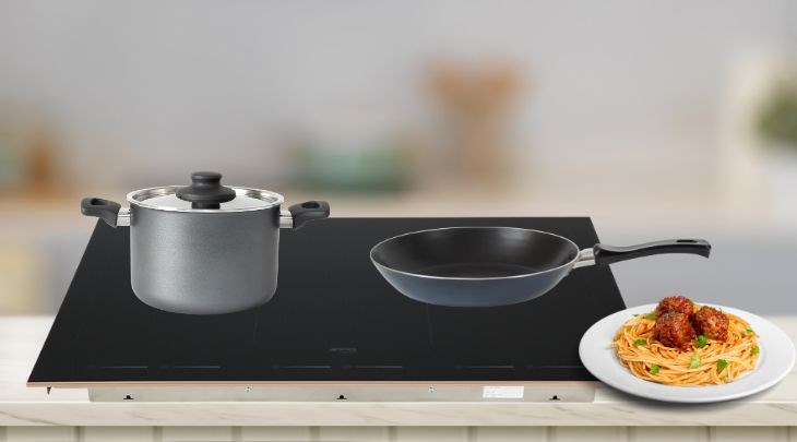 Bếp từ đa vùng nấu Smeg SIM693WLDR (535.64.169) sở hữu bảng điều khiển cảm ứng trượt siêu nhạy, dễ thao tác cho mọi người dùng