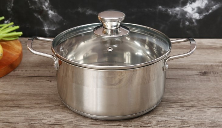 Nồi inox 3 đáy nắp kiếng 20 cm Smartcook SM2401MN có thể dùng được trên bếp từ