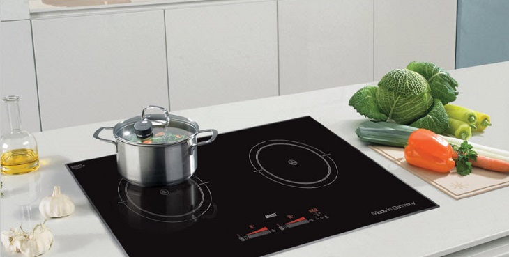 Đặt nồi chảo sai vị trí trên bếp.