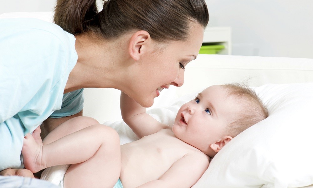 Trò chuyện với bé