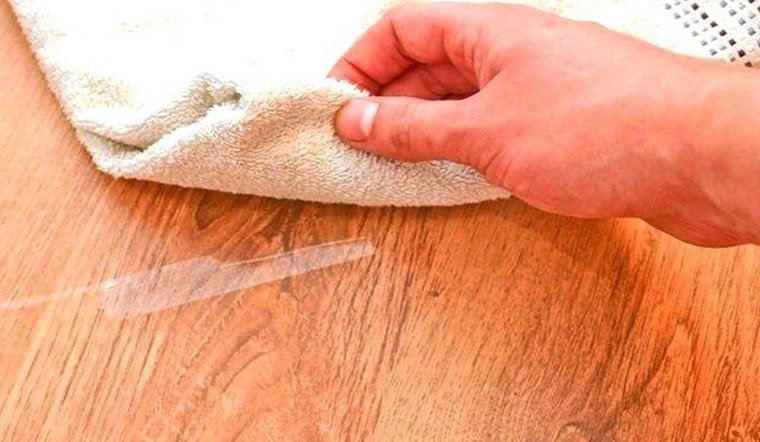 Loại bỏ các vết keo dính trên bề mặt