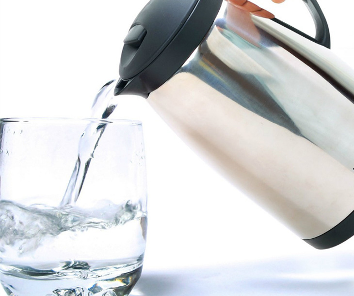 Sử dụng nước từ ấm siêu tốc bị gỉ sét sẽ gây hại cho cơ thể