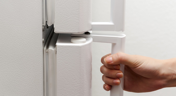 Đóng chặt cửa tủ lạnh