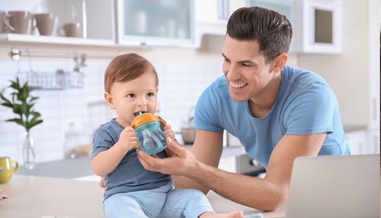 Động viên, khích lệ bé