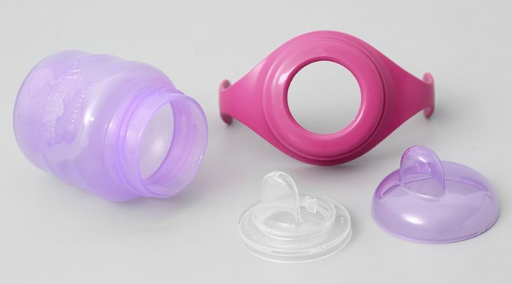 Các bộ phận của bình tập uống dễ tháo lắp, hỗ trợ các mẹ tiện vệ sinh và bảo quản hơn