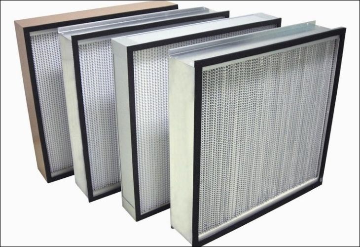 Bộ lọc HEPA có cấu tạo như một chiếc lưới làm từ nhiều sợi thủy tinh với đường kính nhỏ