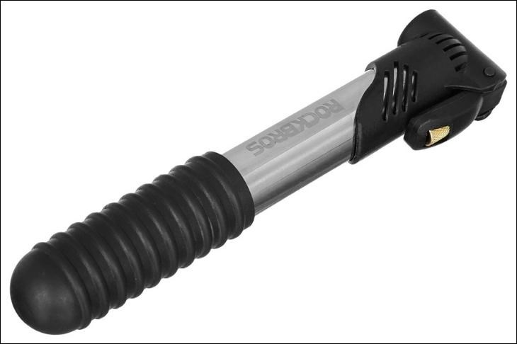 Bơm xe đạp RockBros BR-P01 Đen có thiết kế nhỏ gọn cùng trọng lượng chỉ 115g, thuận tiện khi mang đi xa